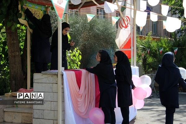 جشن روز دختر در دبیرستان حضرت زینب(س) ناحیه یک شهرری