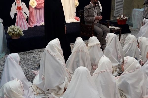 مراسم جشن تکلیف دانش‌آموزان دبستان دخترانه رازی منطقه ۳