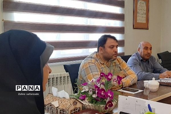برگزاری کارگروه میزکار رتبه‌بندی معلمان در آموزش و پرورش رودهن