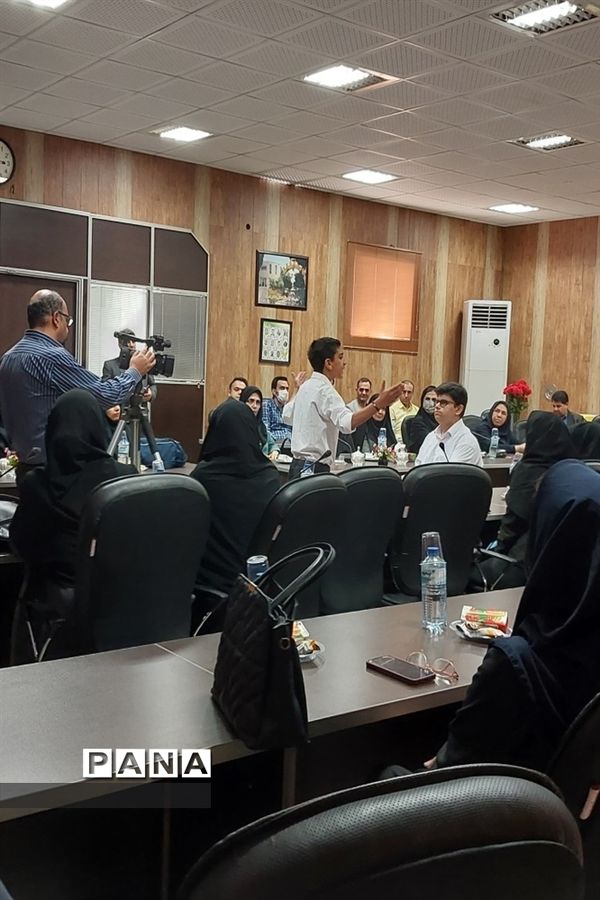 آیین تجلیل از معلمان برتر ناحیه ۴ شیراز