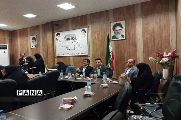 آیین تجلیل از معلمان برتر ناحیه ۴ شیراز