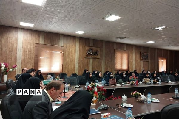 آیین تجلیل از معلمان برتر ناحیه ۴ شیراز