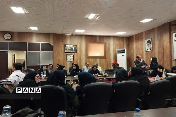 آیین تجلیل از معلمان برتر ناحیه ۴ شیراز