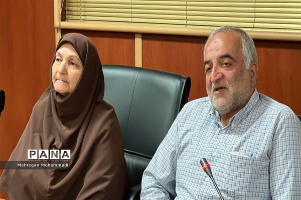 نشست صمیمانه عوامل ستادی و اجرایی جشن سالروز تاسیس سازمان دانش‌آموزی