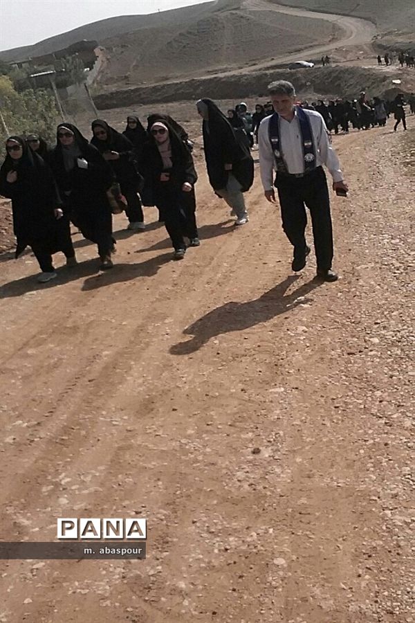 پیاده‌روی به‌مناسبت هفته سازمان دانش‌آموزی شهرستان بجنورد