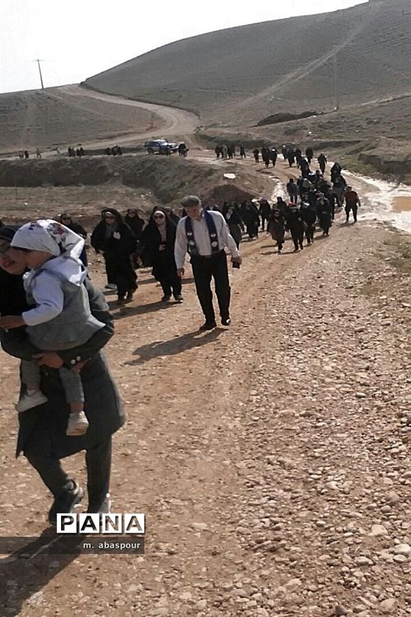 پیاده‌روی به‌مناسبت هفته سازمان دانش‌آموزی شهرستان بجنورد