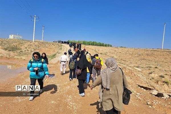 پیاده‌روی به‌مناسبت هفته سازمان دانش‌آموزی شهرستان بجنورد