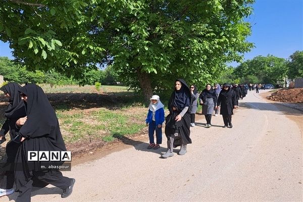 پیاده‌روی به‌مناسبت هفته سازمان دانش‌آموزی شهرستان بجنورد