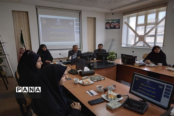 نشست هم‌اندیشی نخبگان دانش‌آموزی آموزش و پرورش ناحیه۶ به مناسبت روز دختر