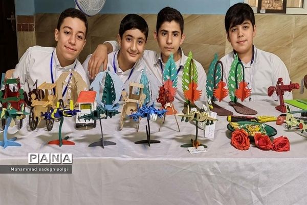 یازدهمین نمایشگاه دستاوردهای دانش‌آموزی دبیرستان علامه حلی۴ در منطقه ۱۴