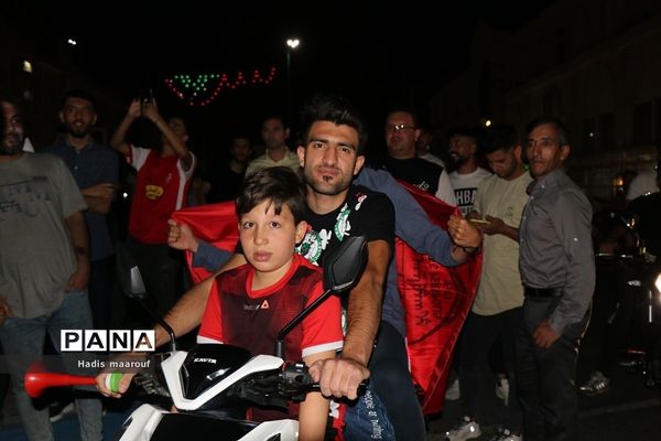 شور و شوق مردم نسیم‌شهر بعد از برد تیم پرسپولیس در لیگ برتر ایران