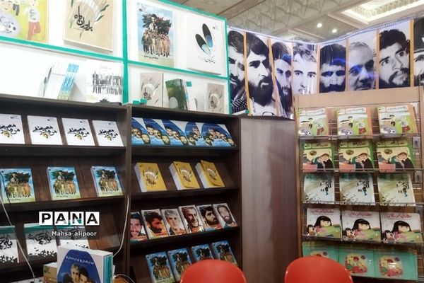 بازدید هنرمندان شهرستان قرچک از نمایشگاه بین‌المللی کتاب