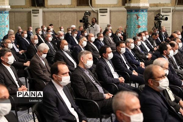 دیدار مسئولان وزارت خارجه و سفرا با رهبر انقلاب