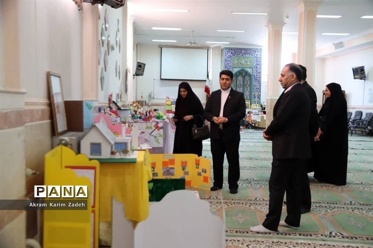 نمایشگاه دست‌سازه‌های دانش‌آموزان شهرستان اسلامشهرمبتنی برمحتوای مجلات رشد