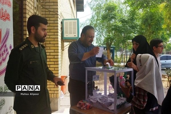 برگزاری جشن روز دختر در سالن ورزشی هفت تیر شهرستان قرچک