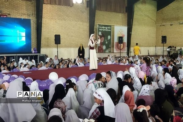 برگزاری جشن روز دختر در سالن ورزشی هفت تیر شهرستان قرچک