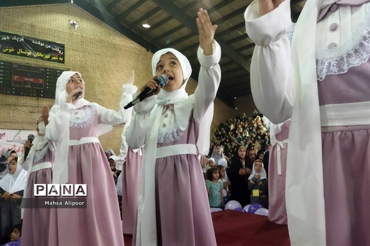 برگزاری جشن روز دختر در سالن ورزشی هفت تیر شهرستان قرچک