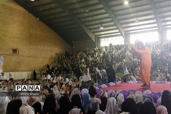 برگزاری جشن روز دختر در سالن ورزشی هفت تیر شهرستان قرچک