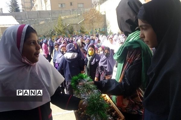 جشن روز دختر و ولادت حضرت معصومه (س) در دبستان شهید‌سجادیان رودهن