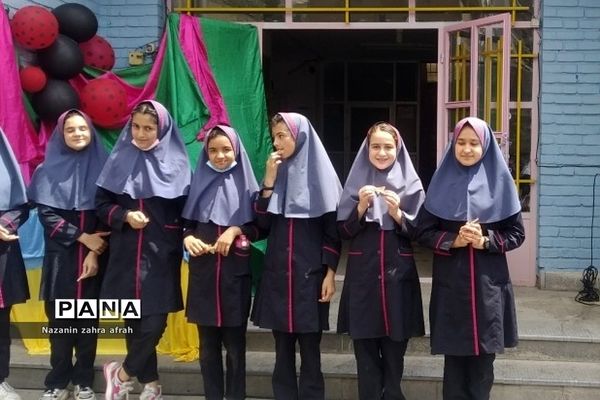 جشن روز دختر و ولادت حضرت معصومه (س) در دبستان شهید‌سجادیان رودهن