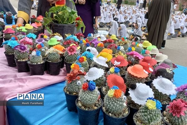 مراسم روز دختر در مدرسه دخترانه ریحانه‌النبی شهرستان قرچک‌