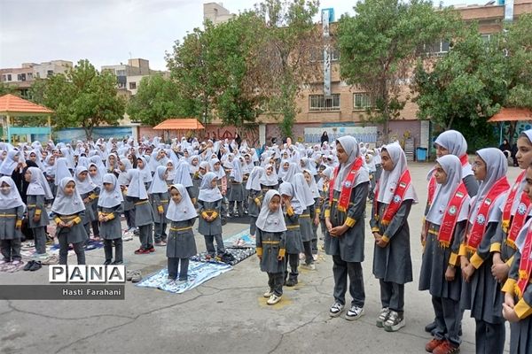 مراسم روز دختر در مدرسه دخترانه ریحانه‌النبی شهرستان قرچک‌