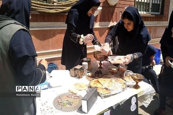 کارسوق ایران زیبا در دبیرستان فرزانگان اسلامشهر
