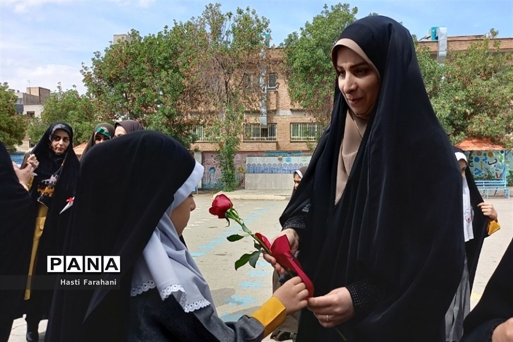 تقدیر از دختران باحجاب فاطمی مدرسه شاهد ریحانه‌النبی شهرستان قرچک‌