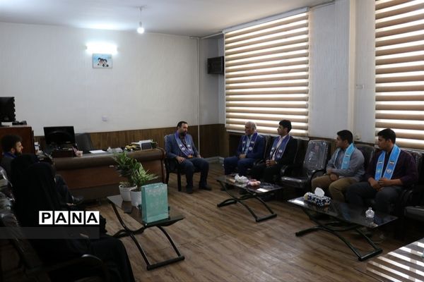 نشست معاونت پرورشی و اعضای مجلس دانش‌آموزی ناحیه ۵ مشهد با رئیس سازمان دانش‌آموزی