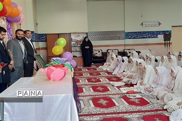 جشن الفبا برای دختران کلاس اولی در دبستان ۲۲ بهمن شهرستان قدس