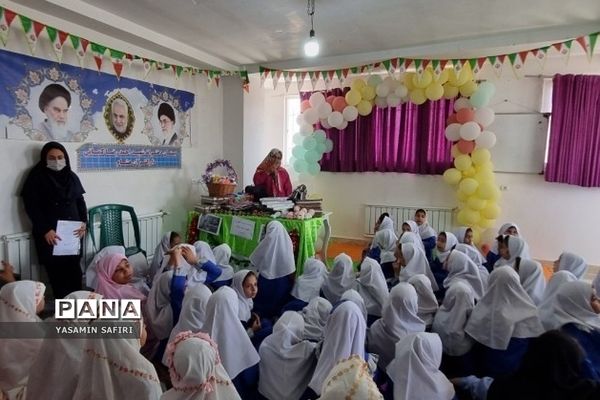 جشن روز دختر در دبستان دخترانه شهید‌کمانی فشافویه