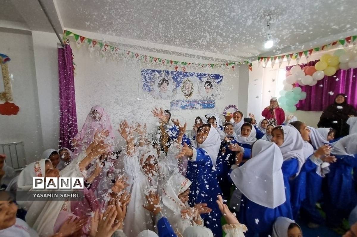 جشن روز دختر در دبستان دخترانه شهید‌کمانی فشافویه