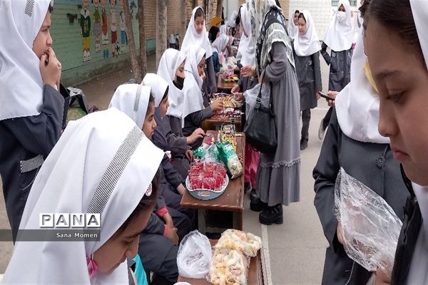 بازارچه دانش‌آموزی در دبستان شریعه افشارنژاد ۲