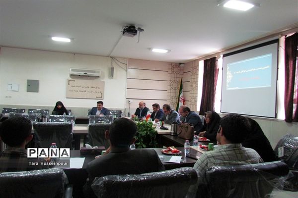 نشست صمیمی معلمان جوان ناحیه 3 با مدیر آموزش و پرورش‌