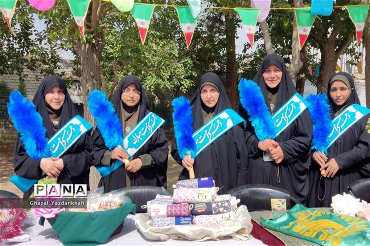 برگزاری جشن روز دختر توسط خادمین امام  رضا (ع) در مدرسه حیدری علوی مشهد/فیلم