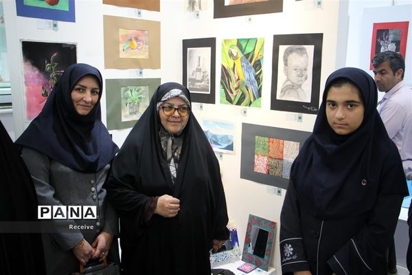 نمایشگاه هنرهای تجسمی دانش‌آموزان متوسطه اول استان فارس