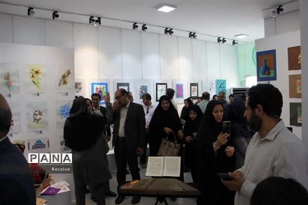 نمایشگاه هنرهای تجسمی دانش‌آموزان متوسطه اول استان فارس