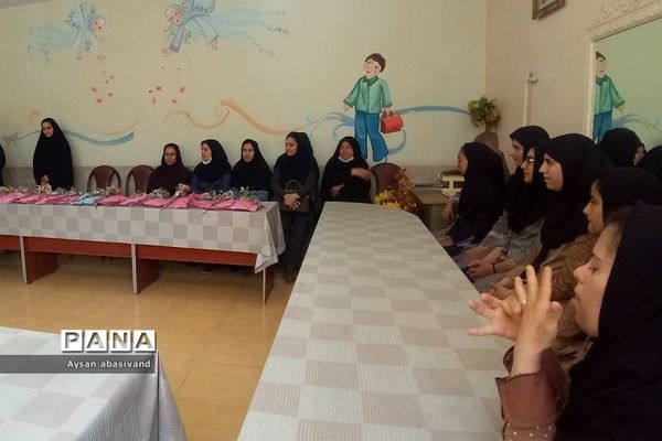 بازدید کارشناسان امور بانوان آموزش و پرورش شهرستان قرچک از مدرسه زنده‌یاد منصوری
