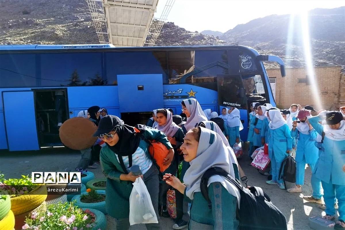 اردوی تفریحی دانش‌آموزان دبستان پرنیان شهرستان ابرکوه