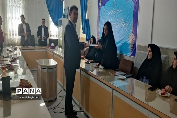 ‌تقدیر از معلمان نمونه و نیروهای کیفیت‌بخش برتر شهرستان خاتم