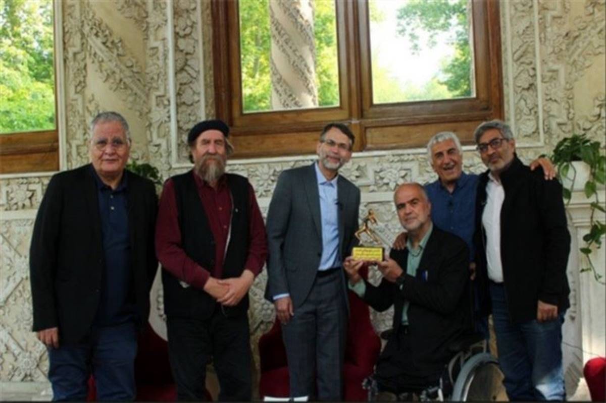 اهداء تندیس شهید «دریاقلی سورانی» به موزه سینمای ایران