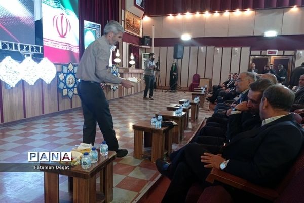 اولین گردهمایی مدیران‌کل و معاونان و روسای آموزش و پرورش فارس پس از انقلاب اسلامی