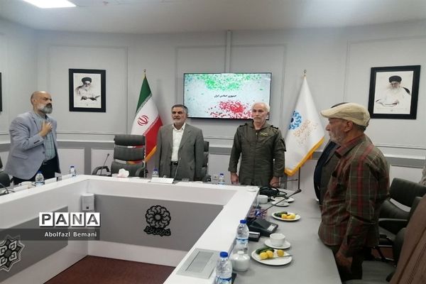 محفل خاطره‌گویی خلبانان جنگنده دوران دفاع مقدس در قم