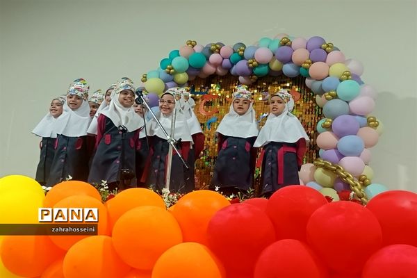 برپایی جشن الفبا در دبستان دخترانه شهید‌نجاتی ابرکوه