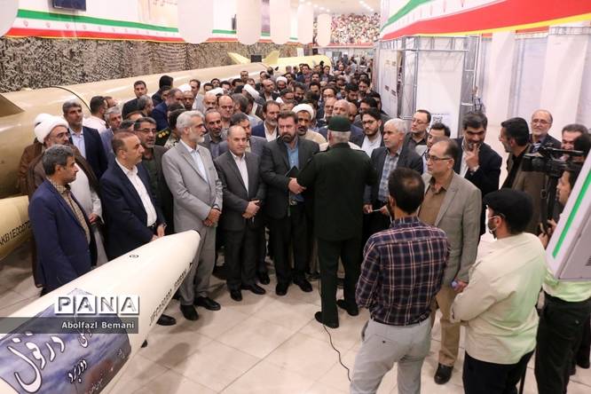 بازدید مدیران دستگاههای اجرایی قم از نمایشگاه توانمندیهای هوافضا