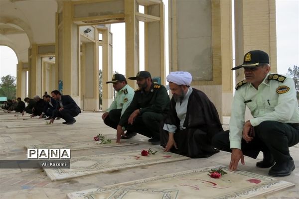 گلباران قبور مطهر شهدای هرات به مناسبت سالروز آزادسازی خرمشهر