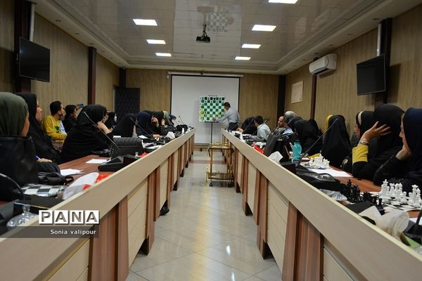برگزاری کارگاه شطرنج در اداره آموزش و پرورش بهارستان۲