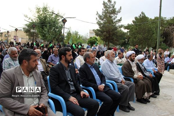 همایش تکریم امامزادگان و عطرافشانی مزارشهدا در اسلامشهر
