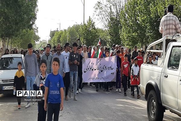 پیاده‌روی خانوادگی به‌مناسبت دهه کرامت در شهرستان مانه وسملقان