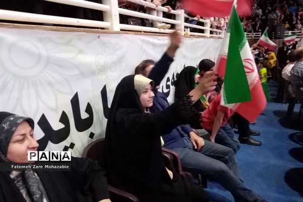 جشن بزرگ خانوادگی دهه کرامت